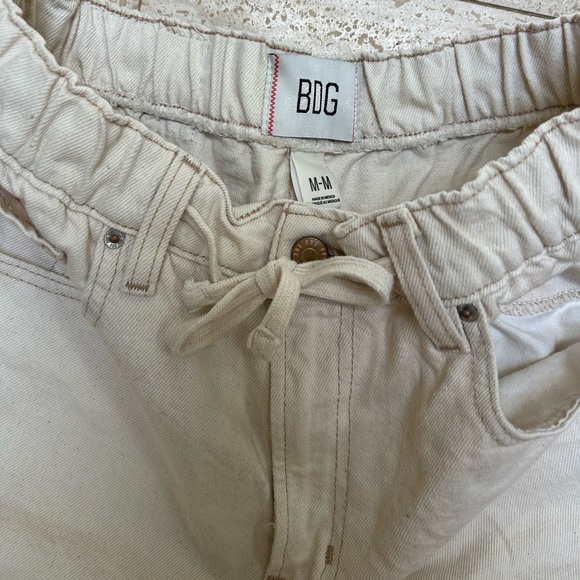 BDG High-Waisted Denim Shorts (Off-White - M) - Picture 2 of 3